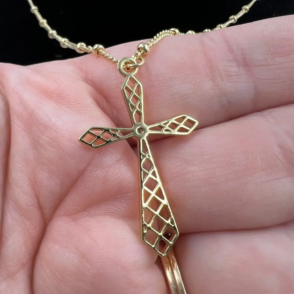 Vintage Gold Tone Filigree‎ Religious Cross Rhinestone Center Necklace 20